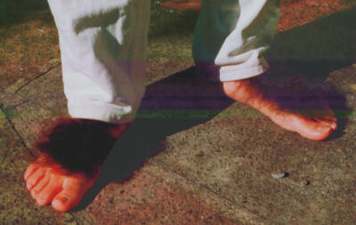 hobbitfeet.JPG (17K)