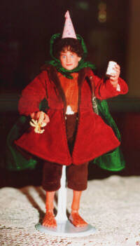 Frodo celebrates Tolkien's 111th birthday 
with a cold Samweiser